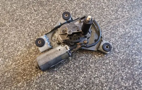 Mitsubishi Carisma Rear window wiper motor 0390206517