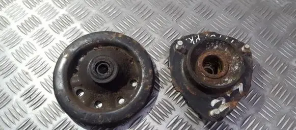 Toyota Avensis T220 Coil spring mount 