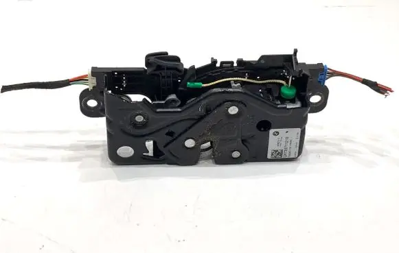 BMW 3 G20 G21 Tailgate exterior lock 7357112