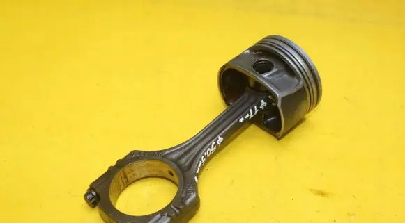 Skoda Octavia Mk2 (1Z) Piston with connecting rod 76L84