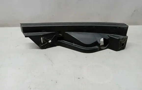 Volkswagen Touran I Front bumper mounting bracket 1T0807890A