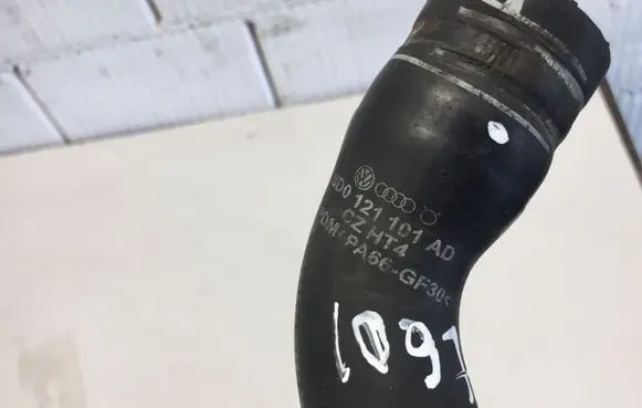 Volkswagen PASSAT B5.5 Engine coolant pipe/hose 8D0121101AD