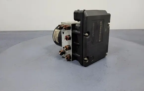 Volvo V70 ABS Pump 9496946