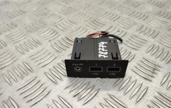 Renault Zoe USB socket connector 280231553R