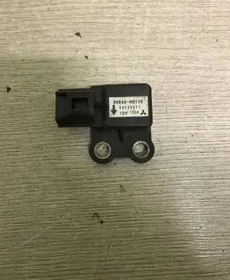 Hyundai Santa Fe Airbag deployment crash/impact sensor 95640M3110