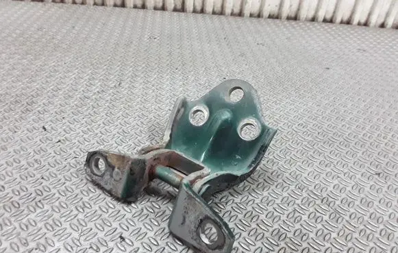 Mitsubishi L200 Front door lower hinge 