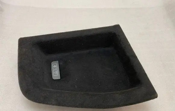 Trunk/boot side trim panel
