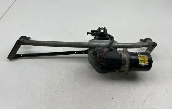 Front wiper linkage and motor