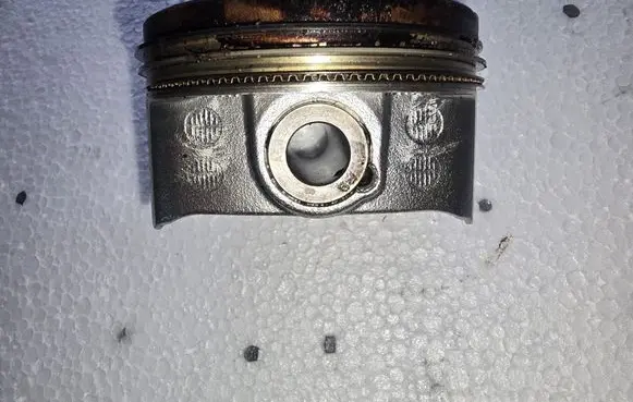 Toyota Auris E180 Piston 37130