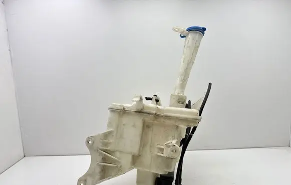 Toyota Auris E180 Windshield washer fluid reservoir/tank 