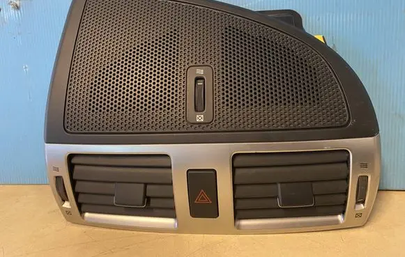 Toyota Avensis T270 Dash center air vent grill 5567005160 5567005171
