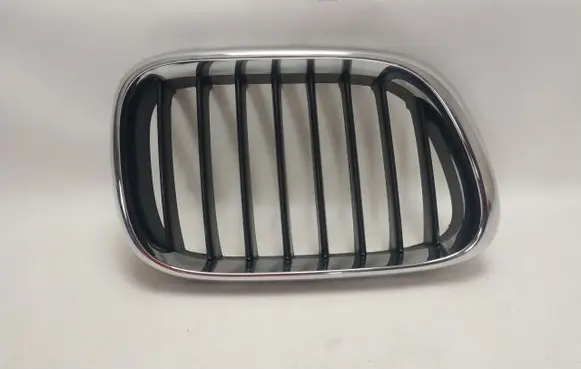 BMW X5 E53 Front bumper upper radiator grill 8247676