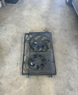 Renault Trafic III (X82) Radiator cooling fan shroud 93868359 T180614X 214818795R