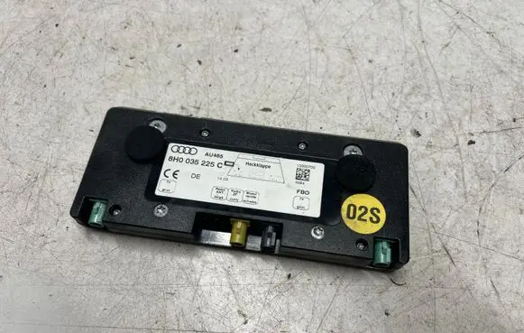 Audi A4 S4 B6 8E 8H Aerial antenna amplifier AU465