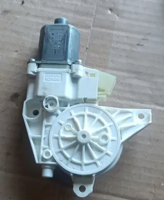 Mercedes-Benz E W212 Front door window regulator motor A2048200242