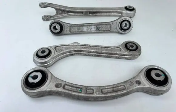 Maserati Ghibli Rear upper control arm/wishbone 670007252 670035979 69573