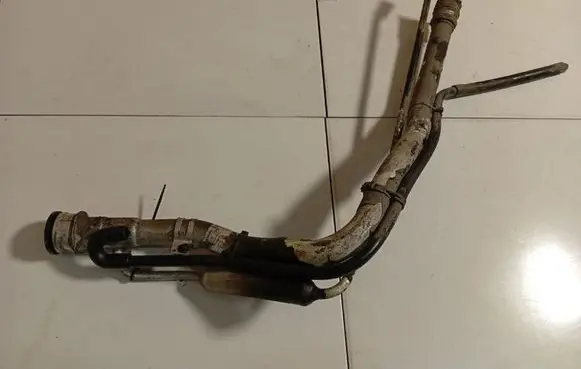 Volvo S60 Fuel tank filler neck pipe TY243169