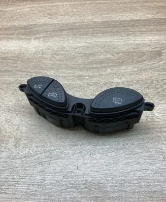 Ford Focus Windscreen/window heater switch 98AG19A945BG
