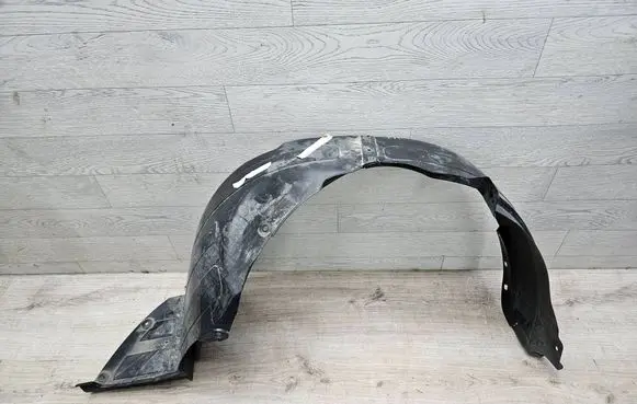 Front wheel arch liner splash guards