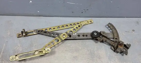 Mercedes-Benz 200 300 W123 Front door manual window regulator 
