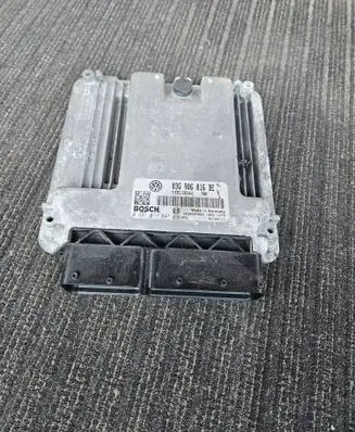 Skoda Octavia Mk2 (1Z) Engine control unit/module 03G906016BE 0281011947 1039S07020