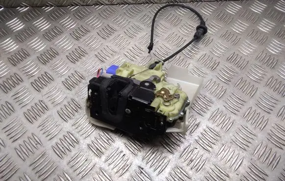 Volkswagen Multivan T5 Front door lock 3B1837016CC
