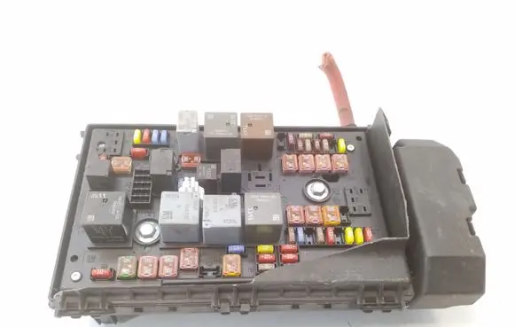 Opel Astra J Fuse module 13343764