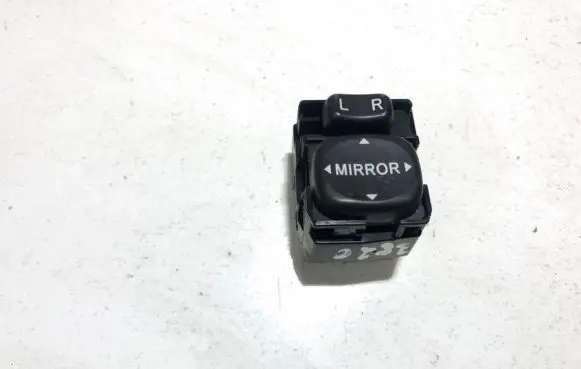 Toyota Corolla E120 E130 Wing mirror switch 183574