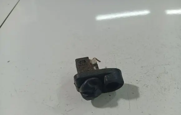 Nissan Primera Front door sensor