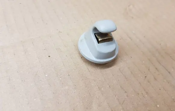 Sun visor clip/hook/bracket