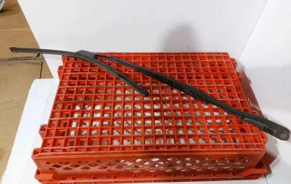 Audi A8 S8 D2 4D Front wiper blade arm 4D1955408K