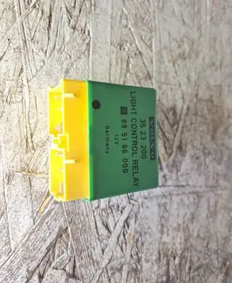 Volvo 850 Light relay 3523200 895166000 A104