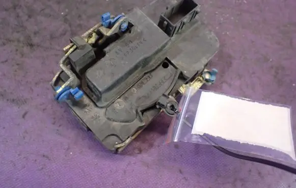 Peugeot Partner Front door lock