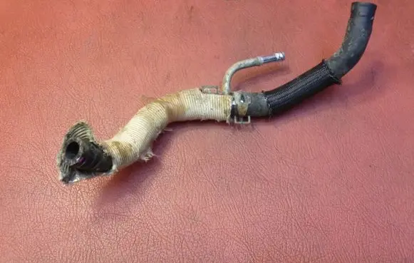 Toyota Hilux (AN10, AN20, AN30) Engine coolant pipe/hose