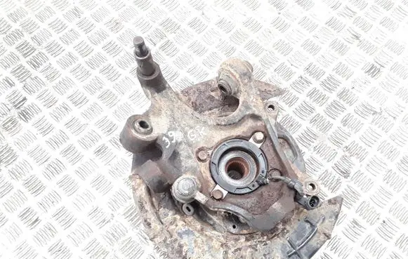 Rear wheel hub spindle/knuckle