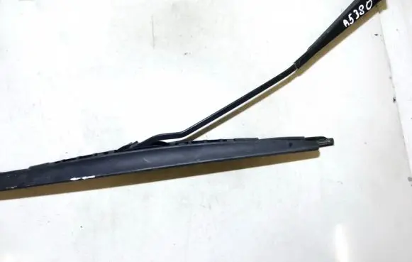 Front wiper blade arm
