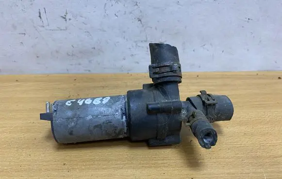 Mercedes-Benz E W210 Water pump 0018353564 C4688