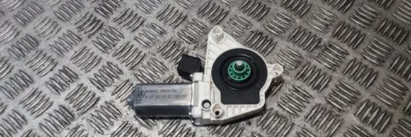 Mercedes-Benz CLS C218 X218 Front door window regulator motor A2078200542