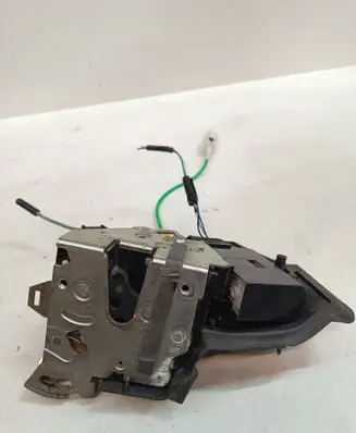 BMW 5 E39 Front door lock 82350969