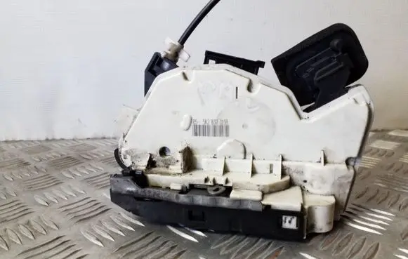 Volkswagen Sharan Front door lock 5K2837015B