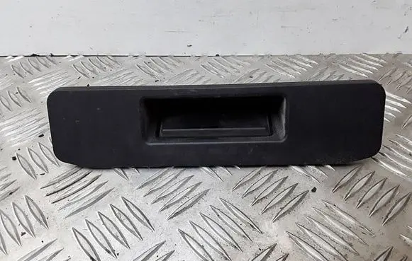 Mercedes-Benz A W176 Tailgate opening switch 1667500493