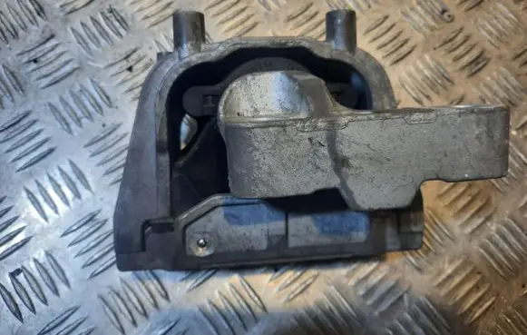 Volkswagen Jetta VI Engine mount bracket 1K0199262CE