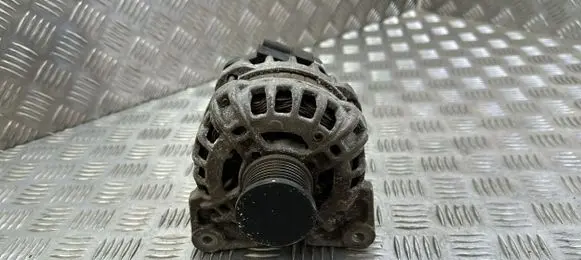 Dacia Sandero Generator/alternator 231005079R