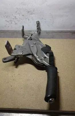Handbrake/parking brake lever assembly