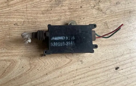 Mazda 626 Central locking motor 8300003800