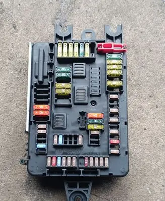 BMW 4 F32 F33 Fuse module 9337884 6114933788001 61149337880