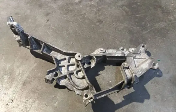 Land Rover Evoque I Engine mounting bracket G4D39L456DC