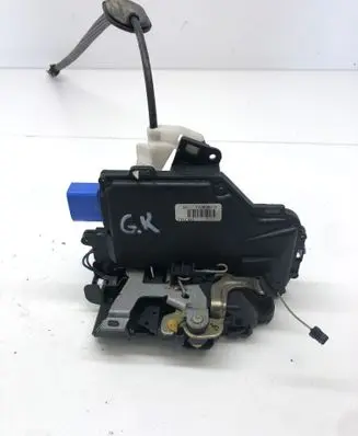 Volkswagen Golf Plus Rear door lock 7L0839015
