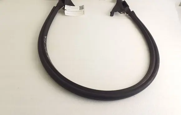 Hummer H3 Engine compartment rubber 4395