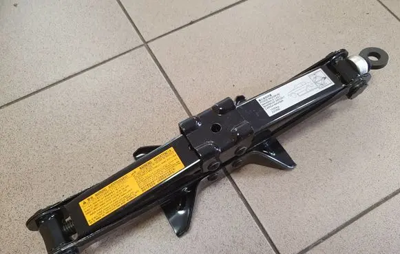 Mitsubishi Lancer VIII Lift Jack 